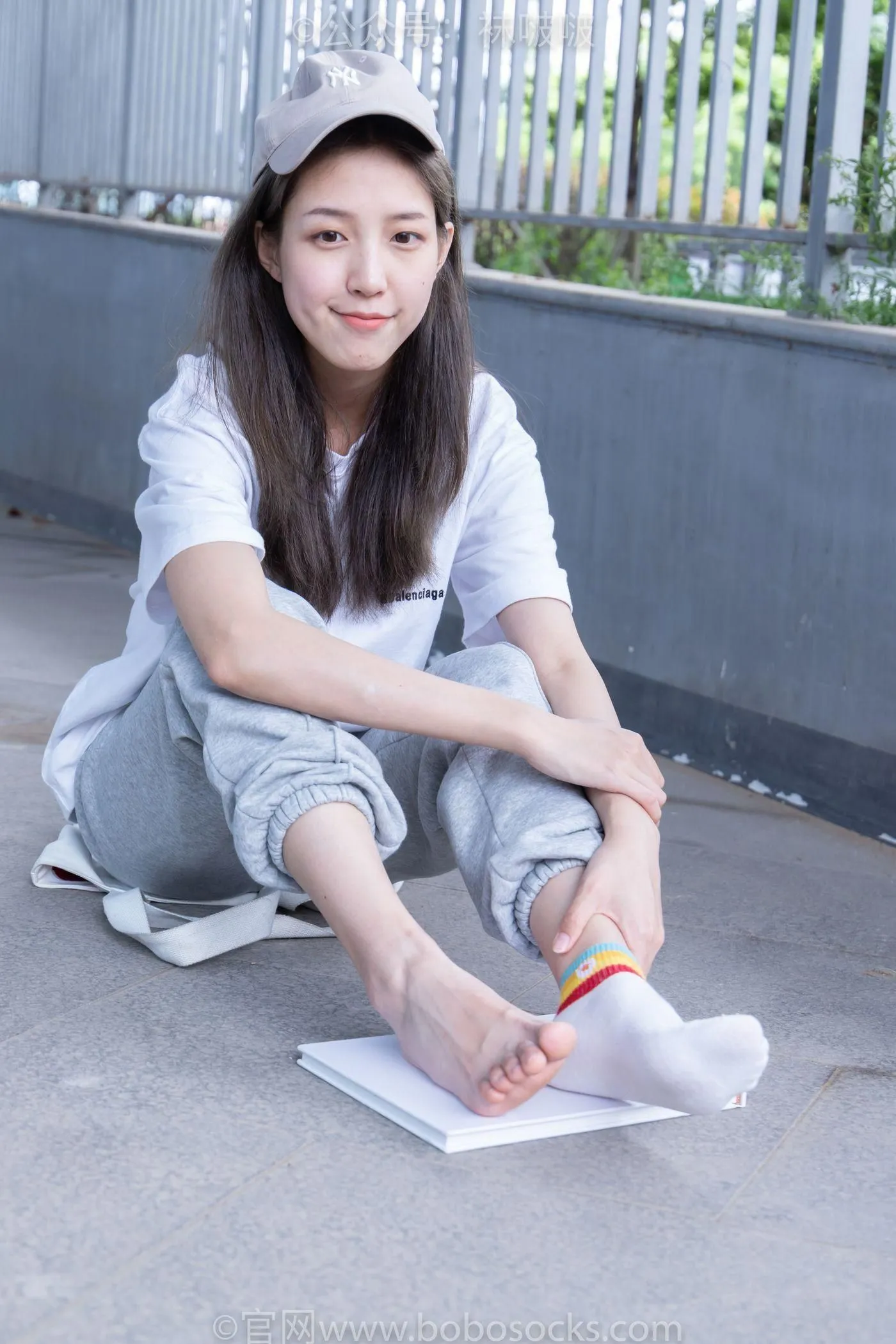 [BoBoSocks袜啵啵]NO.012 泡芙-运动鞋、白棉袜、裸足 [132P]插图3